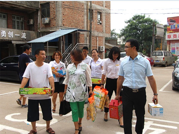 人和集團“讓愛心傳遞文明，讓奉獻精彩城市”公益活動圓滿結(jié)束 